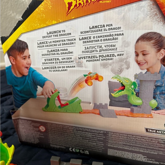 Monster Jam Dragon Playset and red Stunt dial playset - Picture 9 of 13